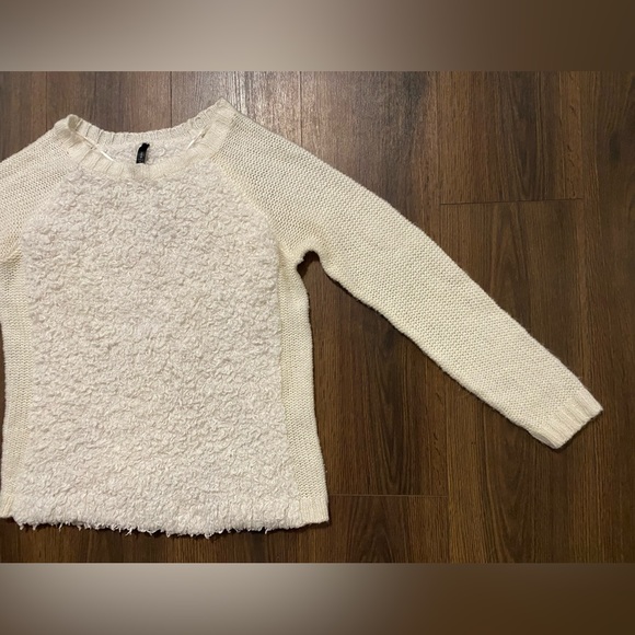 Women’s Eric + Lani Cream Fluffy Knit Pullover Sweater S - Picture 4 of 12